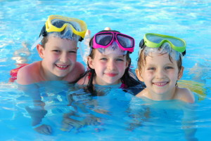 best swimming goggles, kids in pool with goggles, kids wearing goggles