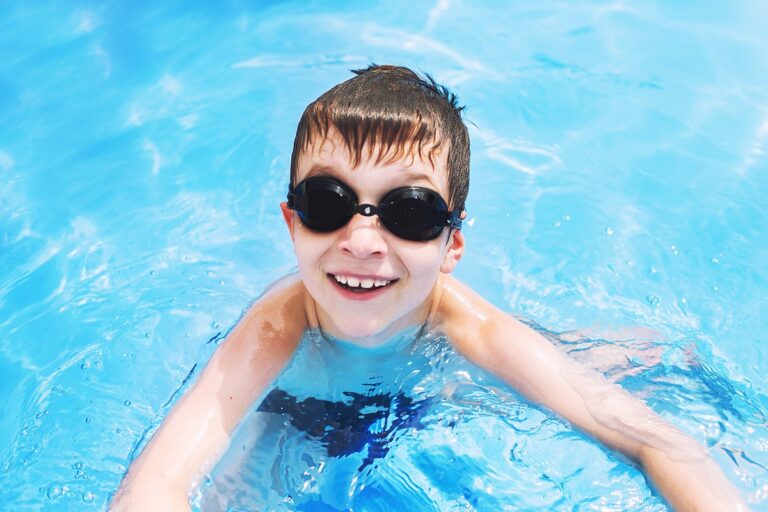 How Do I Find the Best Swimming Lessons Near Me? AquaMobile Swim School