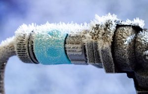 How to winterize your pool - frozen Pipe