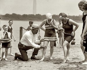 AquaMobile Swim presents the evolution of the swimsuit in the 1920s
