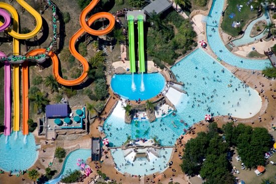AquaMobile Swim presents the best water parks in North America: Raging Waters